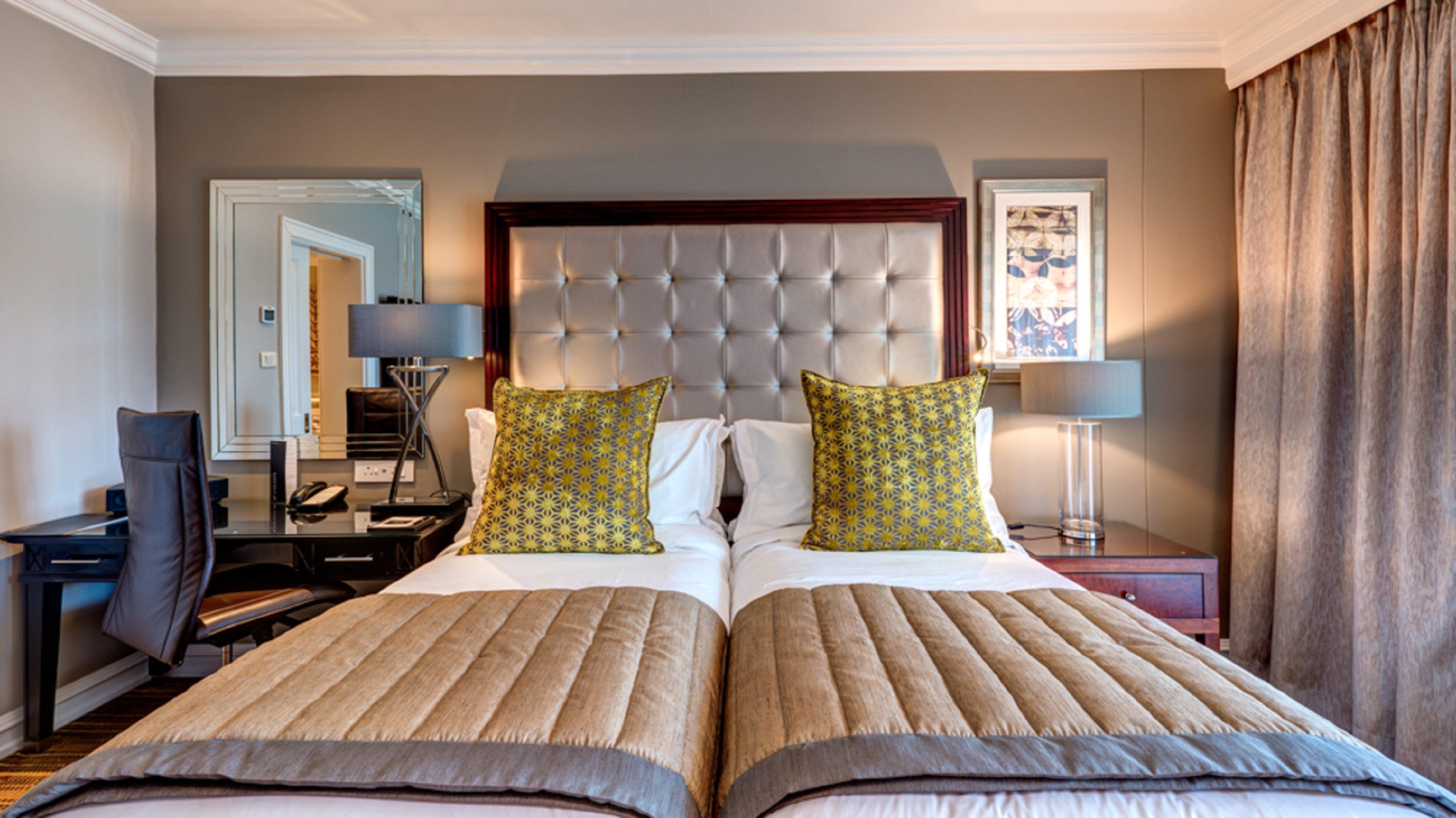 Intercontinental Johannesburg Or Tambo Airport Hotel By Ihg Kempton Park Kültér fotó A bedroom at the hotel