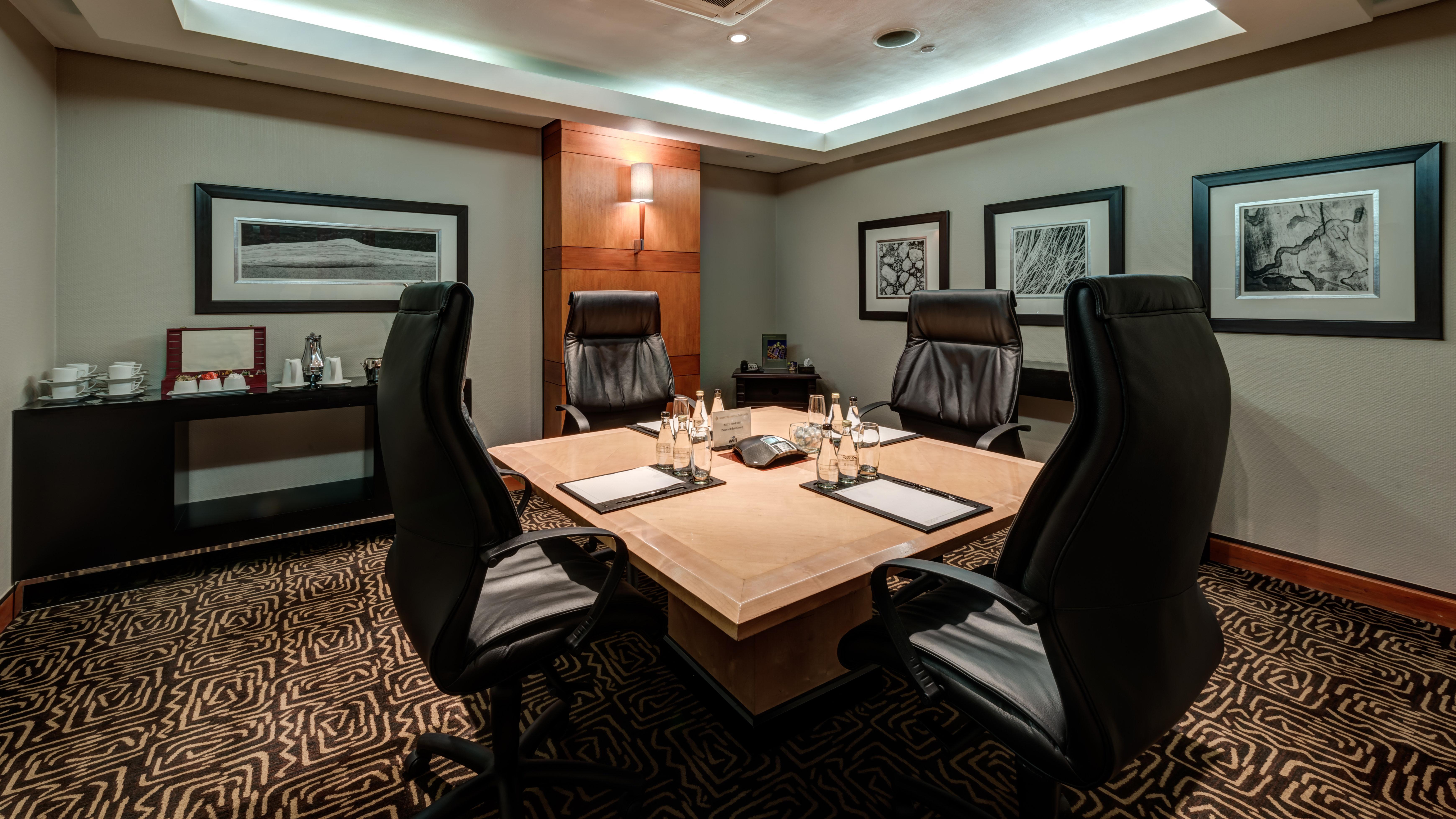 Intercontinental Johannesburg Or Tambo Airport Hotel By Ihg Kempton Park Kültér fotó Boardroom at the Taj Mahal Palace, Mumbai