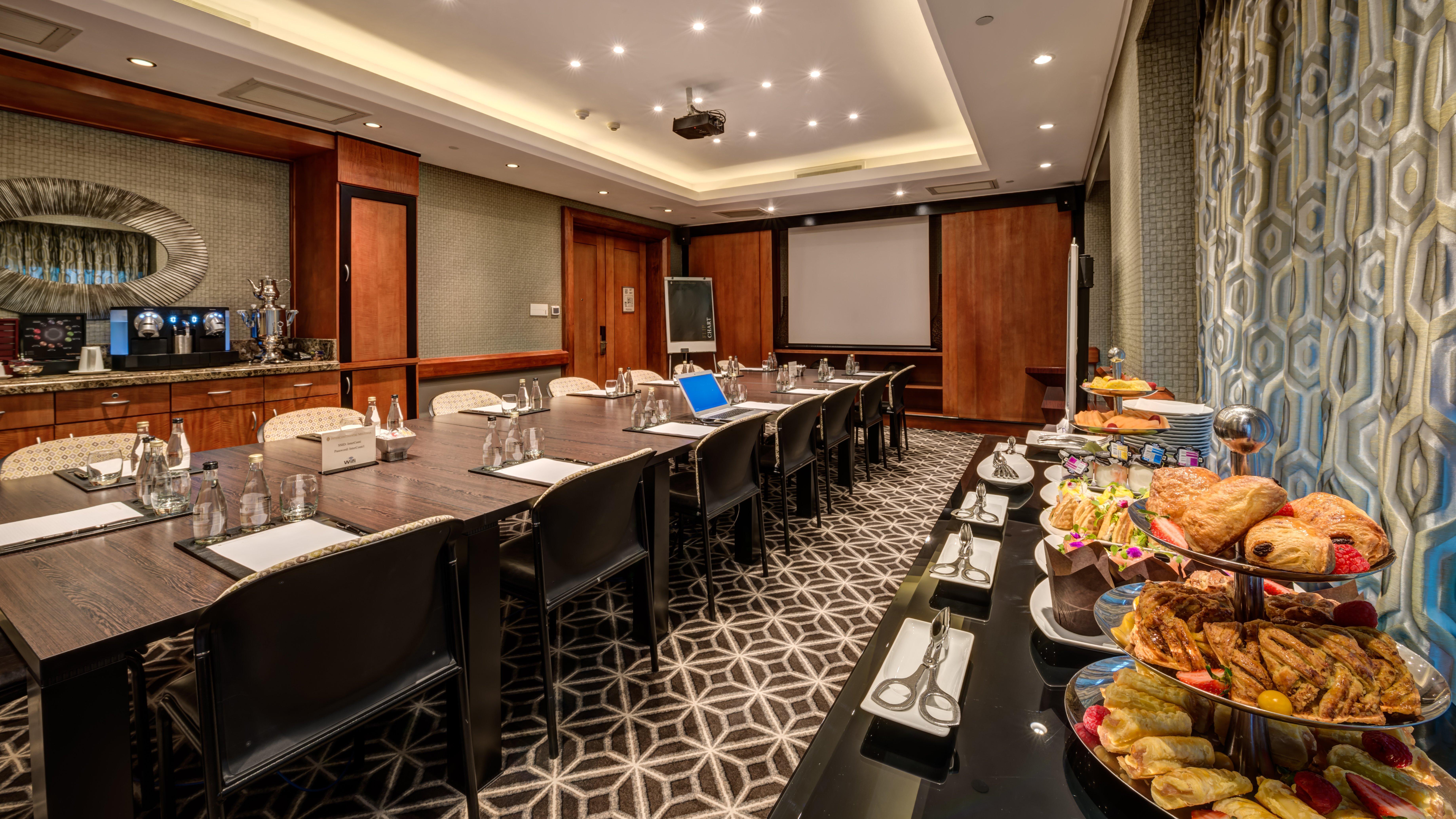 Intercontinental Johannesburg Or Tambo Airport Hotel By Ihg Kempton Park Kültér fotó Meeting room at the hotel