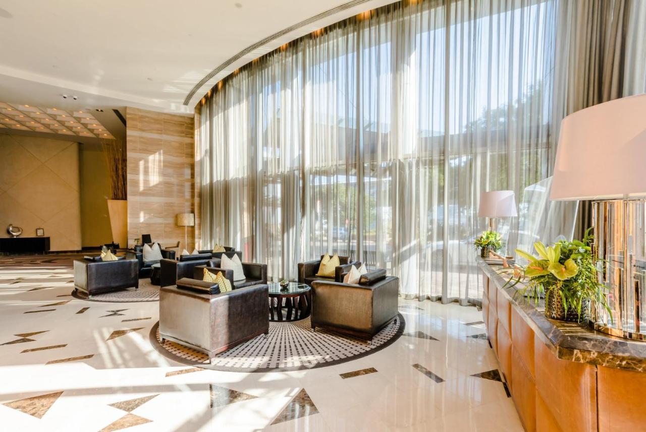 Intercontinental Johannesburg Or Tambo Airport Hotel By Ihg Kempton Park Kültér fotó Lobby