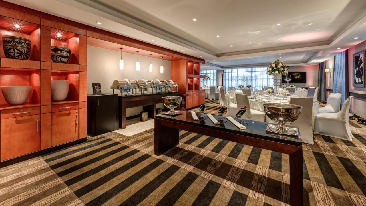 Intercontinental Johannesburg Or Tambo Airport Hotel By Ihg Kempton Park Kültér fotó The Club at London Heathrow Airport