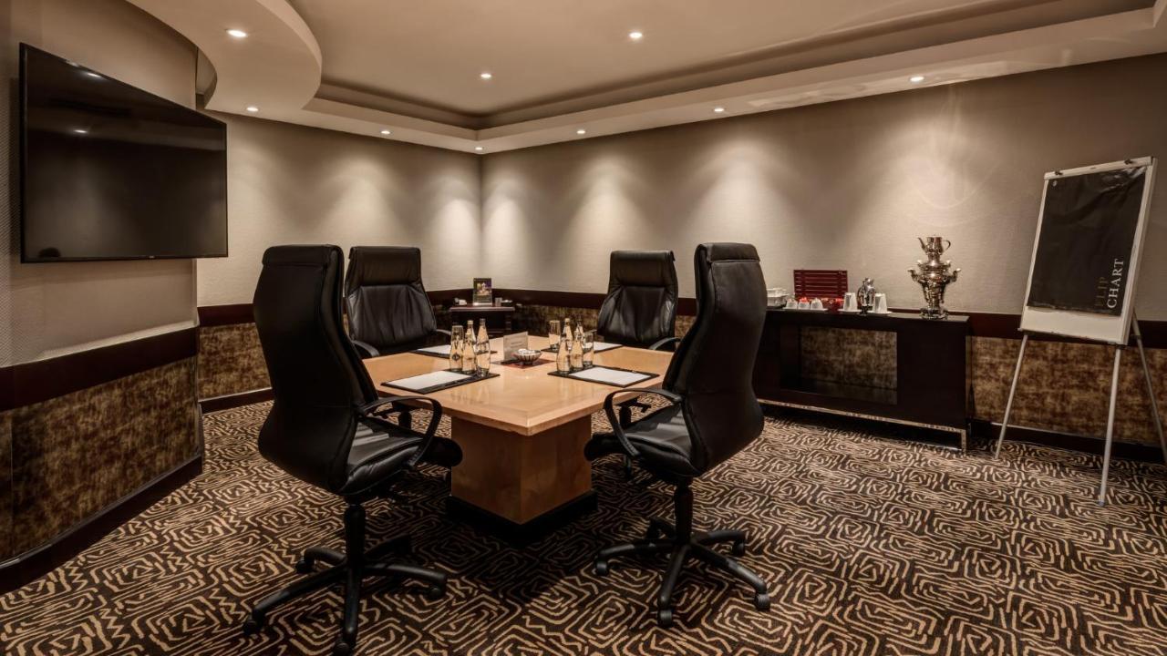 Intercontinental Johannesburg Or Tambo Airport Hotel By Ihg Kempton Park Kültér fotó Boardroom at the Taj Mahal Palace, Mumbai