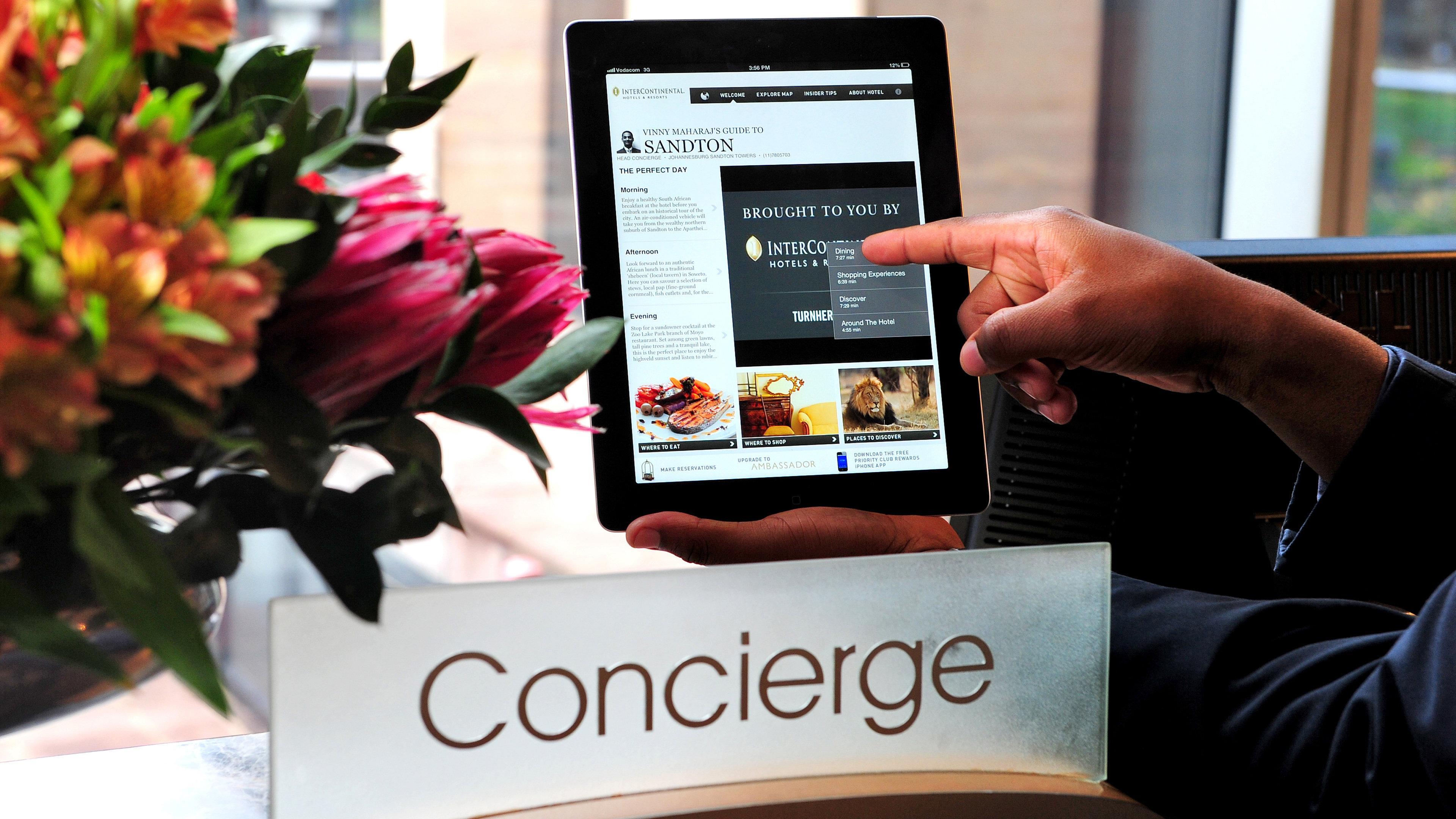 Intercontinental Johannesburg Or Tambo Airport Hotel By Ihg Kempton Park Kültér fotó Concierge service