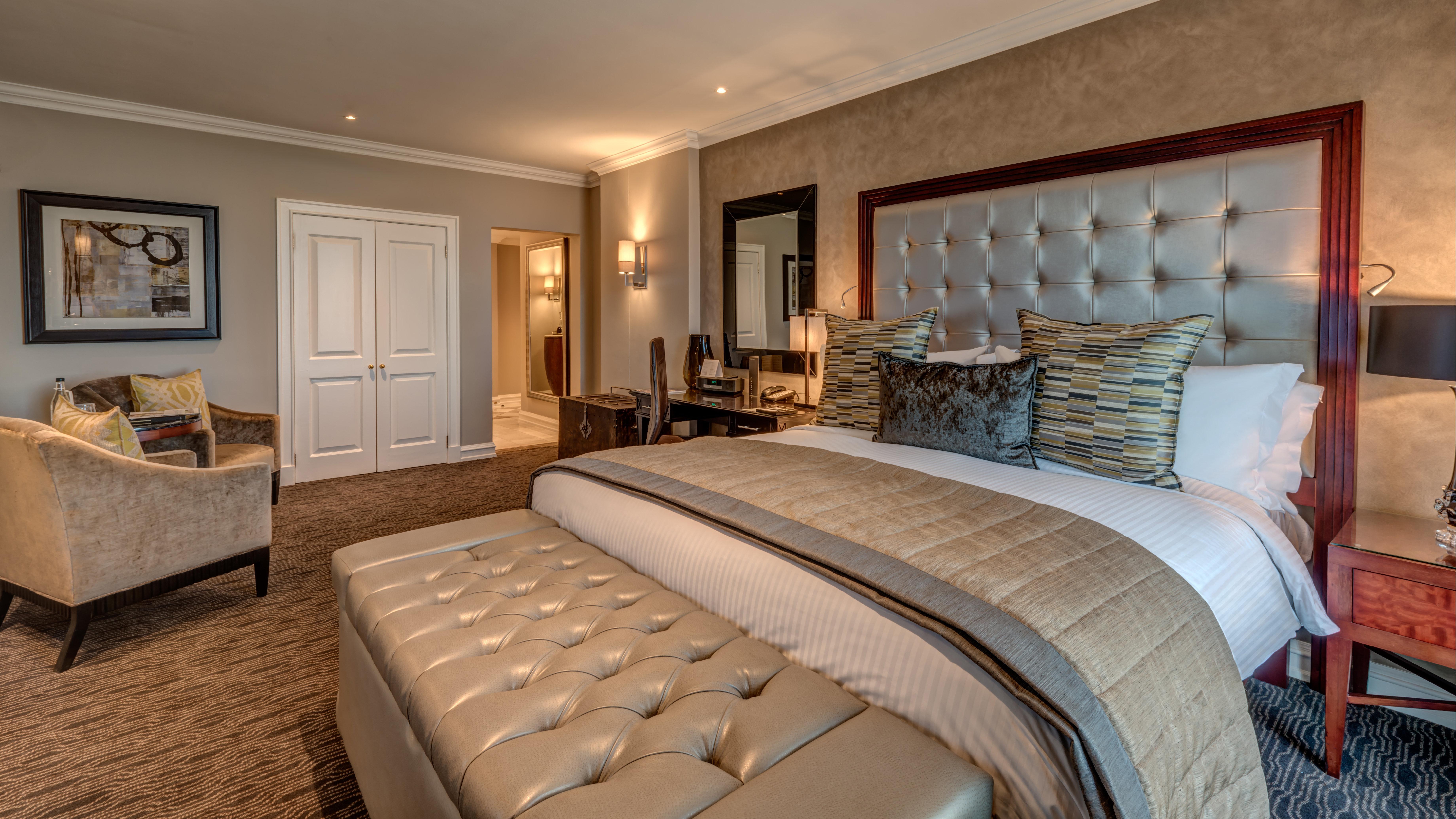 Intercontinental Johannesburg Or Tambo Airport Hotel By Ihg Kempton Park Kültér fotó A bedroom at The Dorchester
