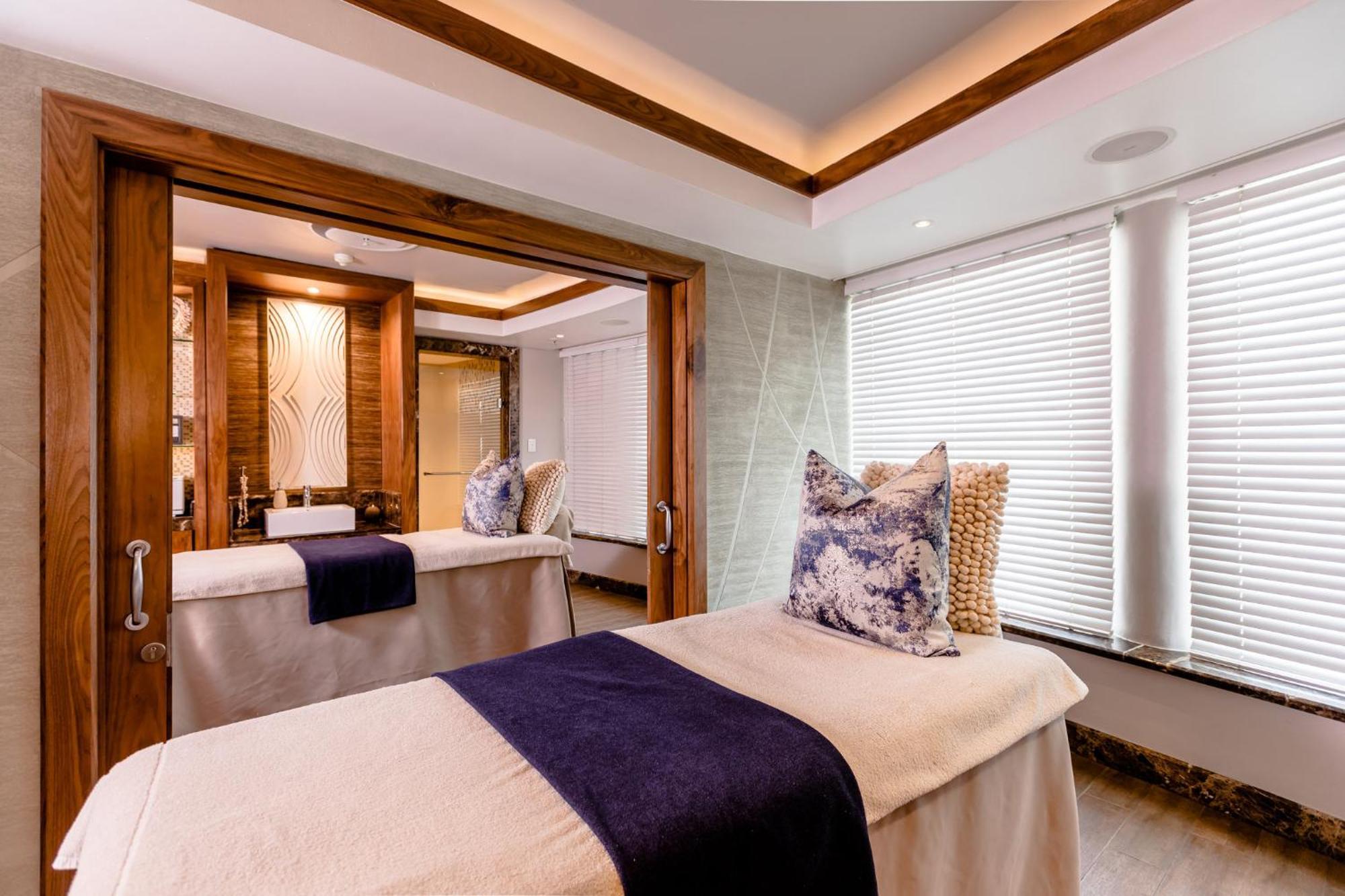 Intercontinental Johannesburg Or Tambo Airport Hotel By Ihg Kempton Park Kültér fotó The Spa at The Dorchester
